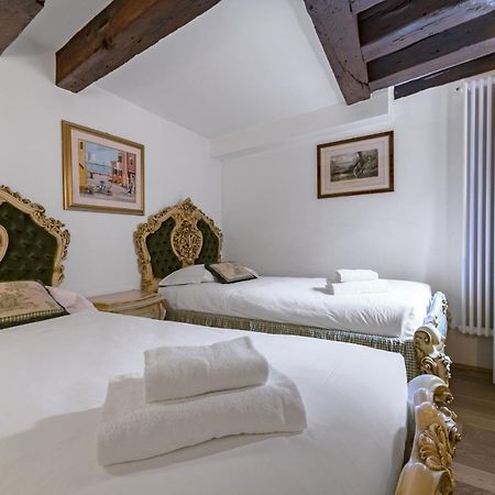 Gondola Luxury - Campo Santi Filippo E Giacomo By Wonderful Italy Veneza Exterior foto