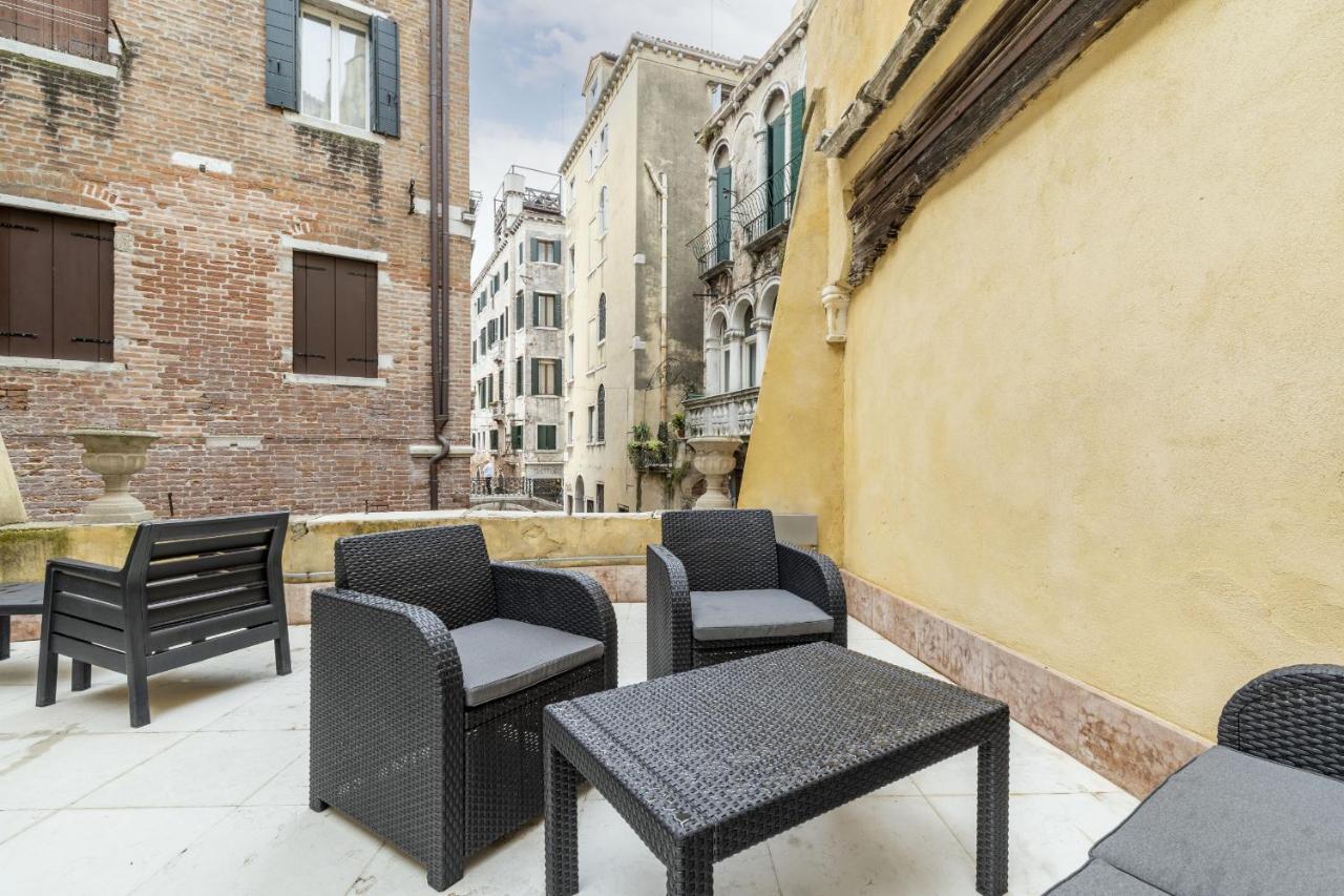 Gondola Luxury - Campo Santi Filippo E Giacomo By Wonderful Italy Veneza Exterior foto