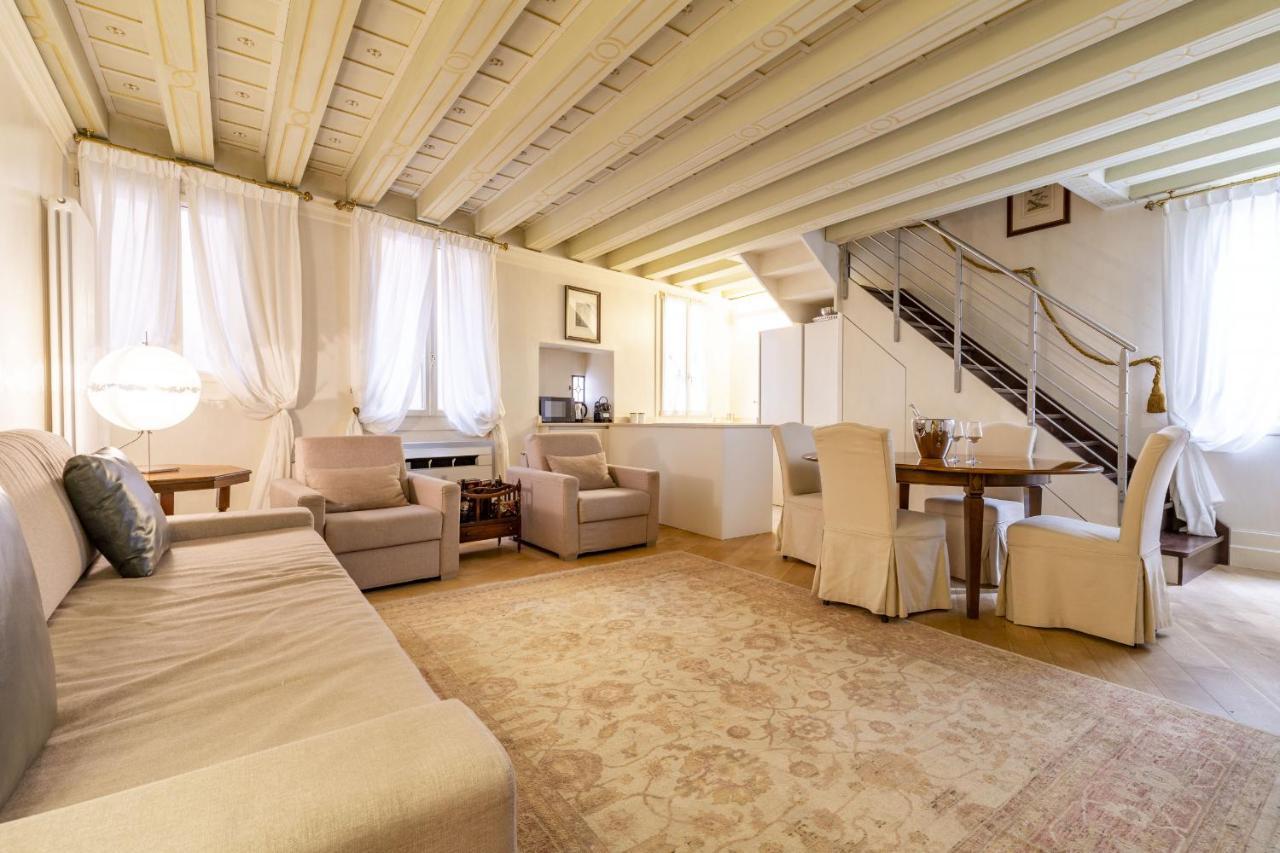 Gondola Luxury - Campo Santi Filippo E Giacomo By Wonderful Italy Veneza Exterior foto