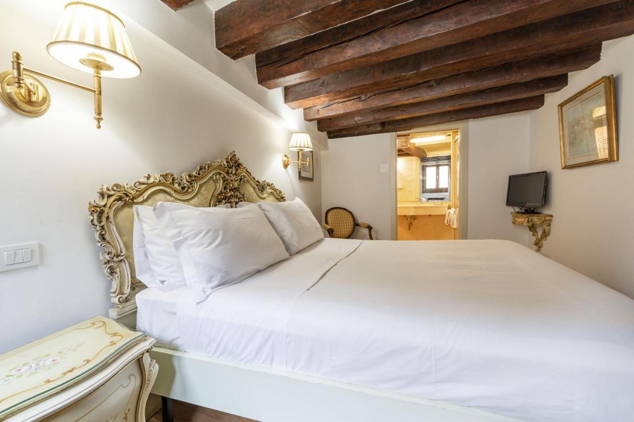 Gondola Luxury - Campo Santi Filippo E Giacomo By Wonderful Italy Veneza Exterior foto