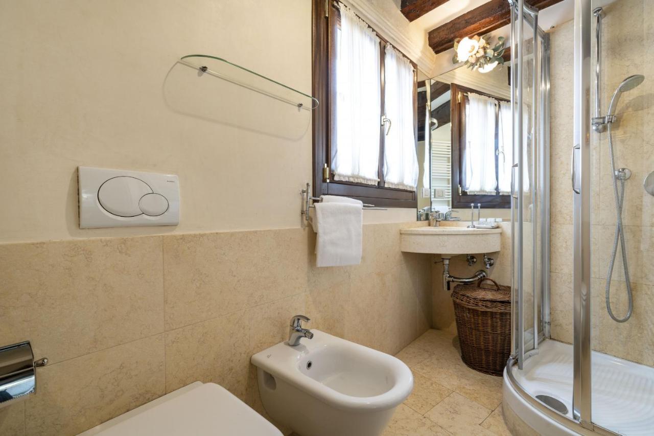 Gondola Luxury - Campo Santi Filippo E Giacomo By Wonderful Italy Veneza Exterior foto