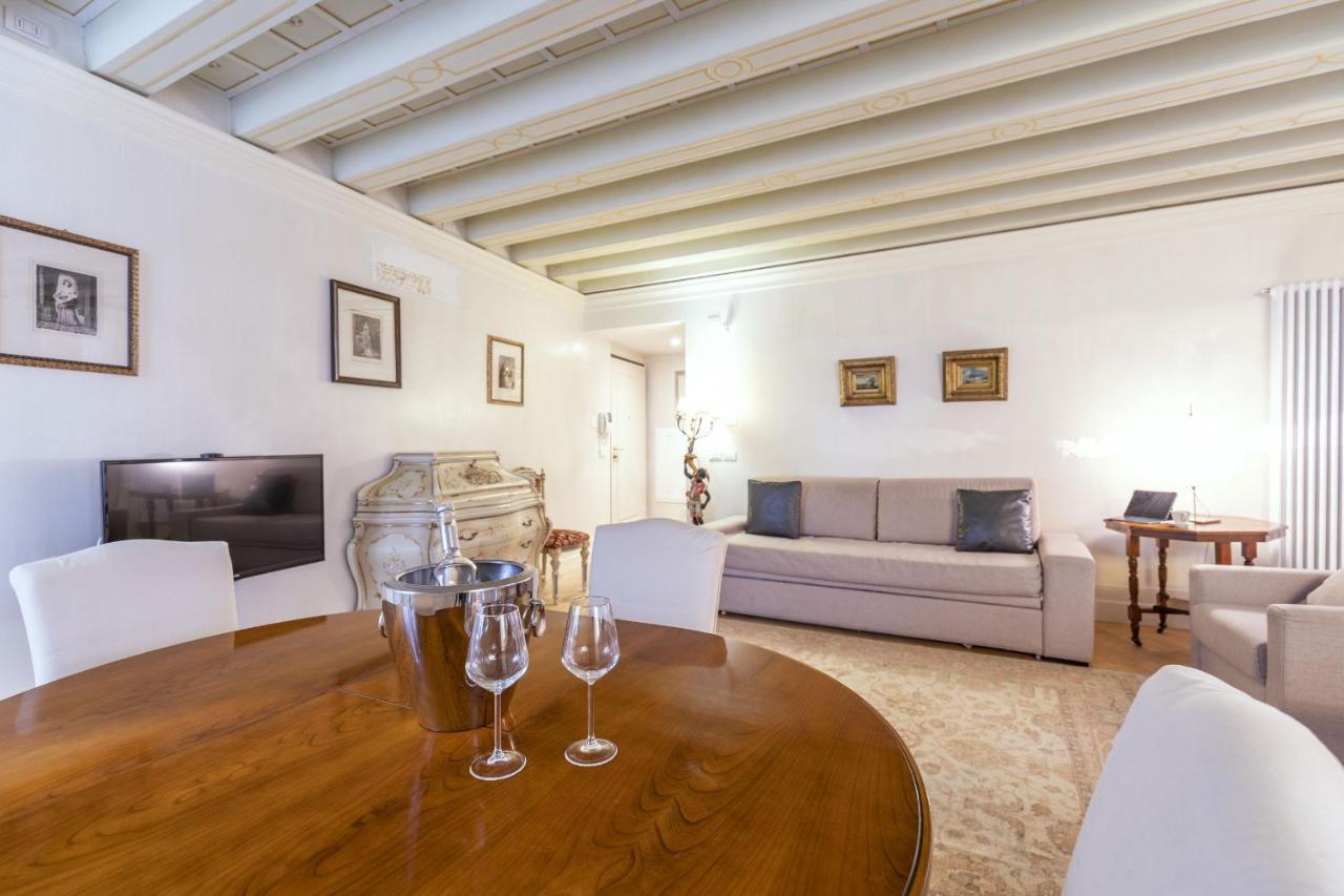 Gondola Luxury - Campo Santi Filippo E Giacomo By Wonderful Italy Veneza Exterior foto