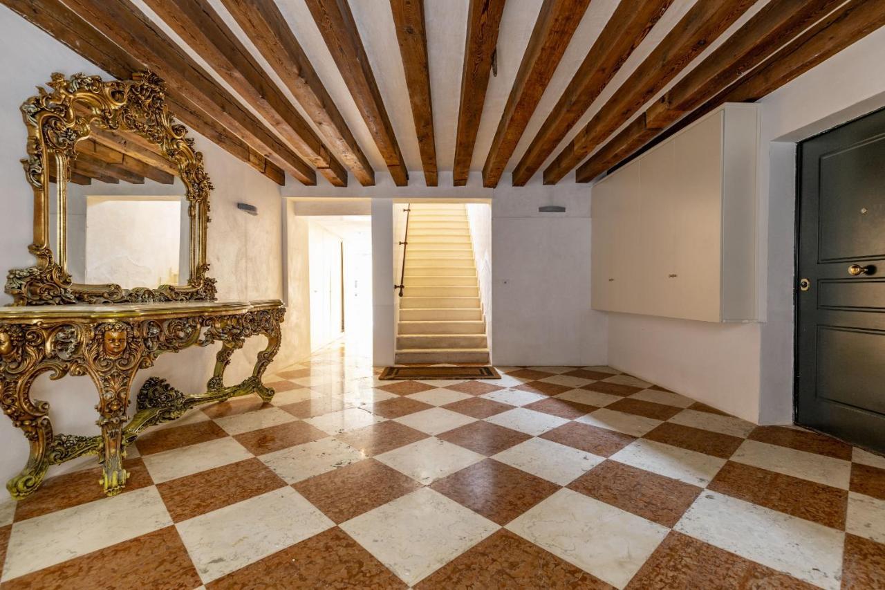 Gondola Luxury - Campo Santi Filippo E Giacomo By Wonderful Italy Veneza Exterior foto