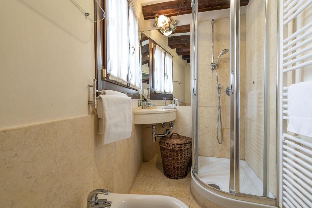 Gondola Luxury - Campo Santi Filippo E Giacomo By Wonderful Italy Veneza Exterior foto