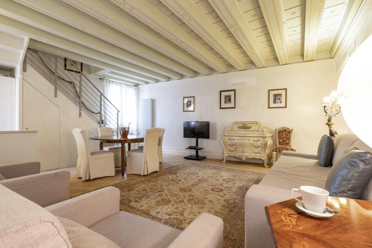 Gondola Luxury - Campo Santi Filippo E Giacomo By Wonderful Italy Veneza Exterior foto