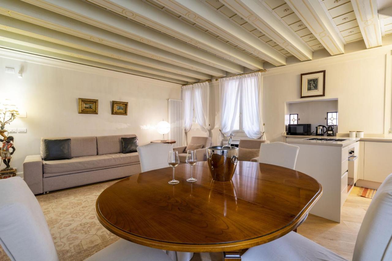 Gondola Luxury - Campo Santi Filippo E Giacomo By Wonderful Italy Veneza Exterior foto