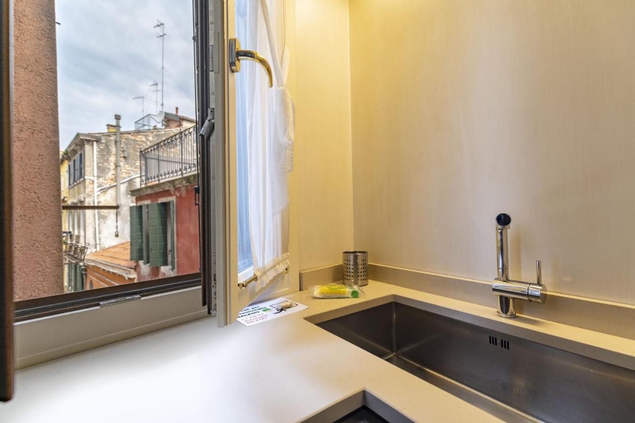 Gondola Luxury - Campo Santi Filippo E Giacomo By Wonderful Italy Veneza Exterior foto